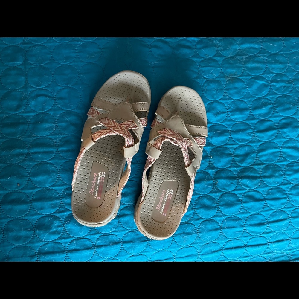 Skechers women’s sandals size US 7